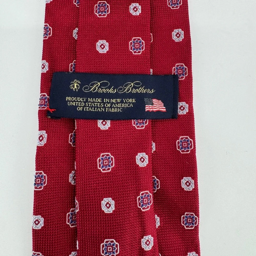 Brooks Brothers Silk Tie Red Geometric Medallion Made in USA Italian Fabric